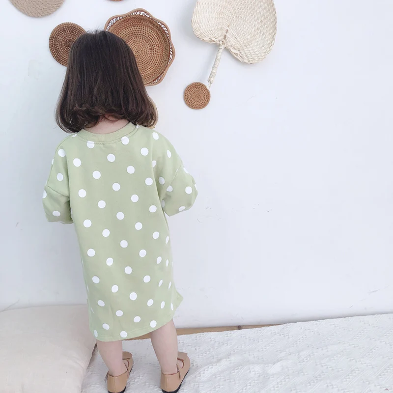 Весенняя одежда для новорожденных девочек свободное платье в горошек маленьких