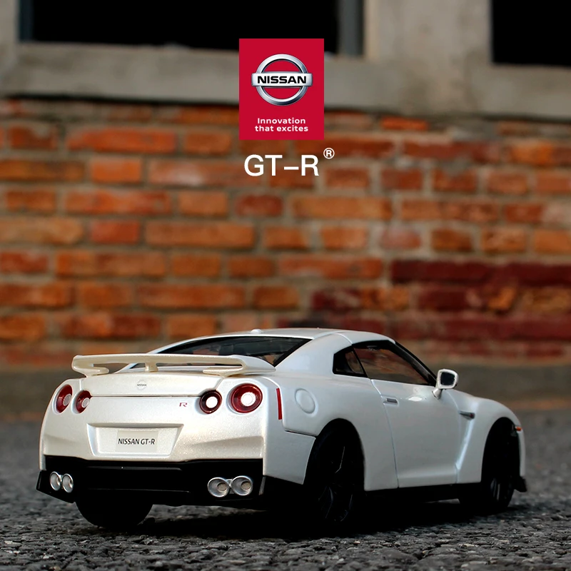 Модель автомобиля Bburago 1:24 2017 Nissan GTR литье под давлением модель из сплава имитация