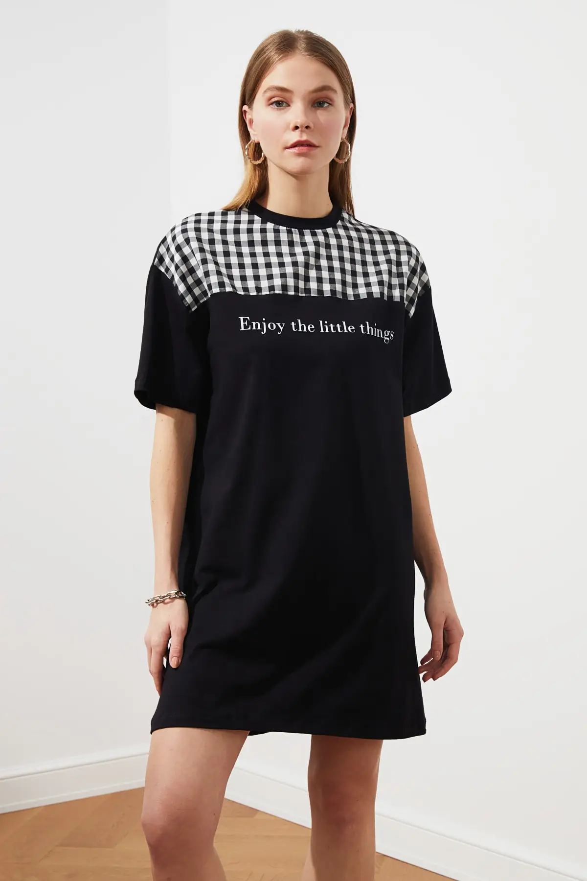 

Трикотажное платье-бойфренд Trendyol TWOSS21EL1379