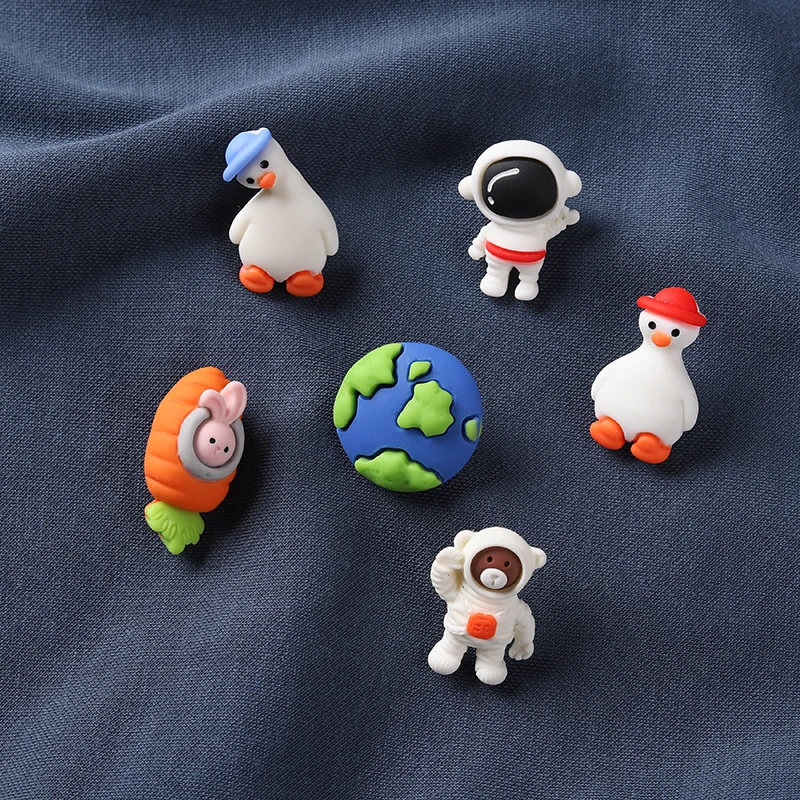

Cute Animal Resin Pins Ducks Earth Bear Astronaut Rabbit Carrot Brooch Custom Badge for Bag Clothes Gift for Friends