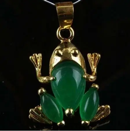 

Beautiful green jade Frog Pendant Necklace