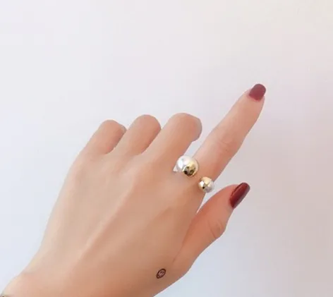 Реплика ювелирных изделий известного бренда кольцо с буквами открытое маленький