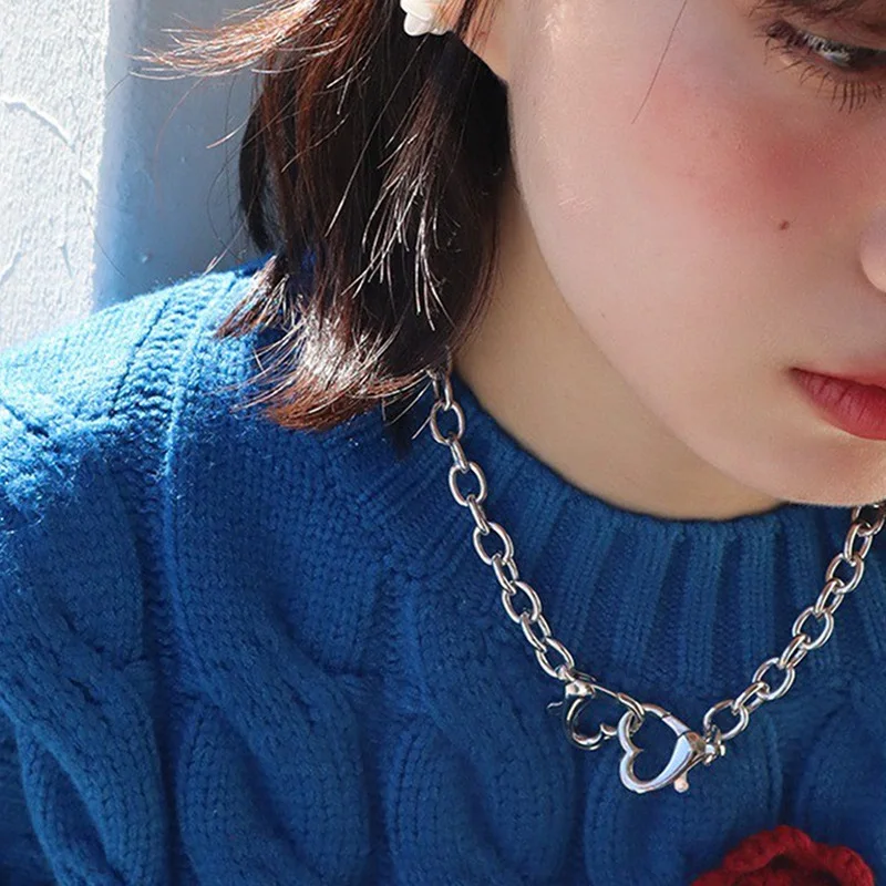 Ожерелье женское массивное винтажное с сердцем Модный богемный чокер кнопками