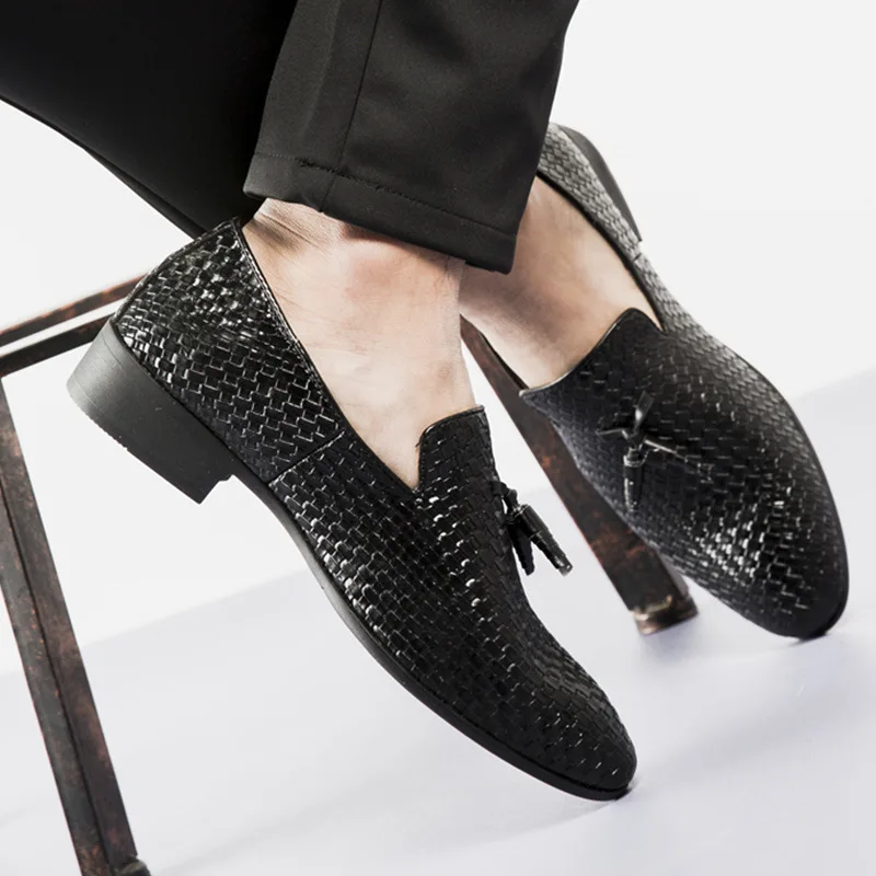 

Men Dress Shoes Quality Men Formal Shoes Lace-up Men Business Oxford Shoes Brand Men Wedding Pointy Shoes 38-48 Whoholl Brand