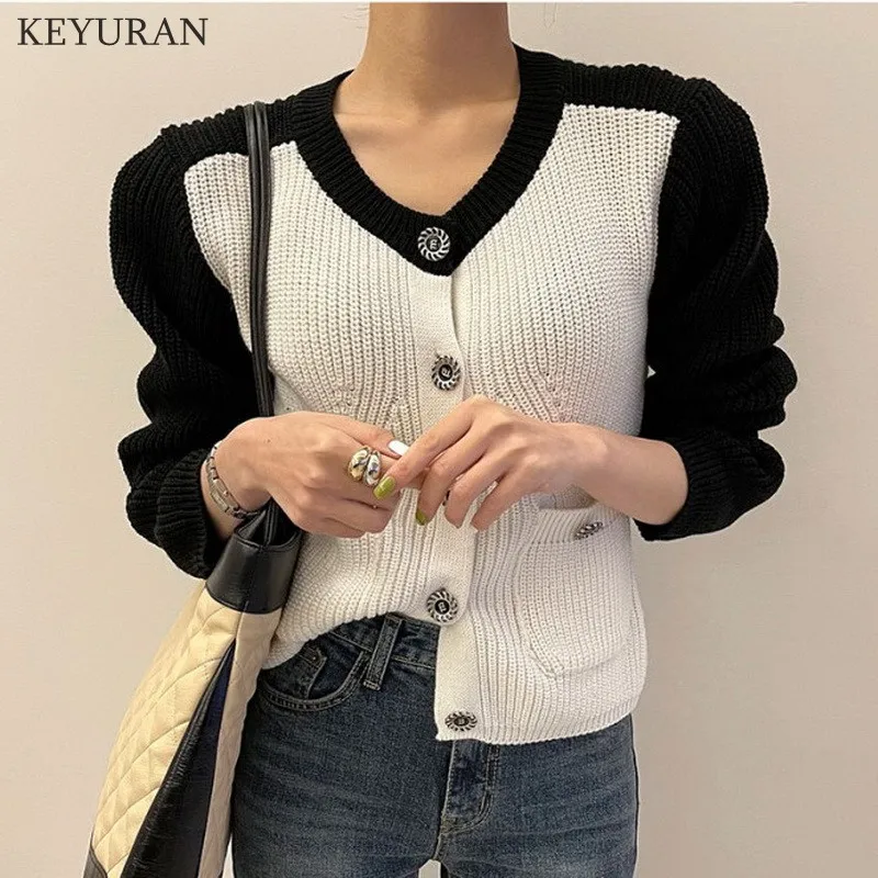 

Кардиган женский трикотажный однобортный с пышными рукавами и V-образным вырезом