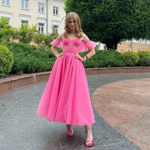 Vestido de fiesta de tul con hombros descubiertos, encantador vestido de noche con cuentas, largo hasta el té rosa, 2021 (1)