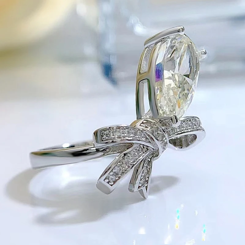 Женское кольцо с бантом из серебра 100% пробы со сверкающим муассанитом | Украшения