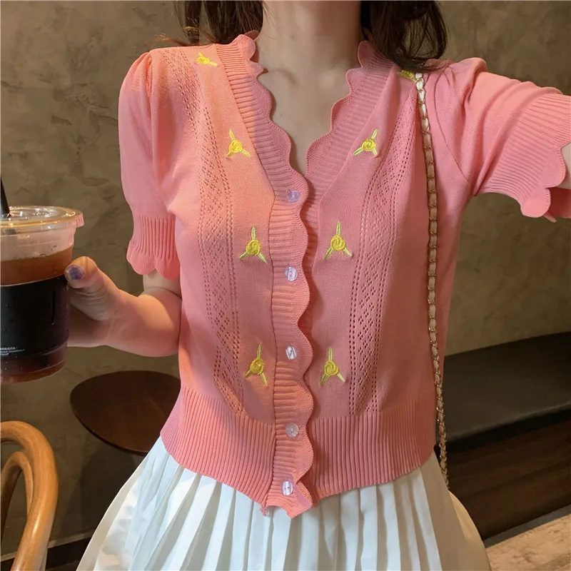 Женская трикотажная рубашка с вышивкой розовый топ коротким рукавом тонкий