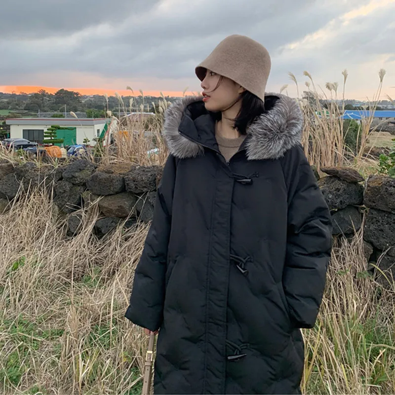 Женская длинная куртка пуховик на утином пуху с капюшоном и воротником из