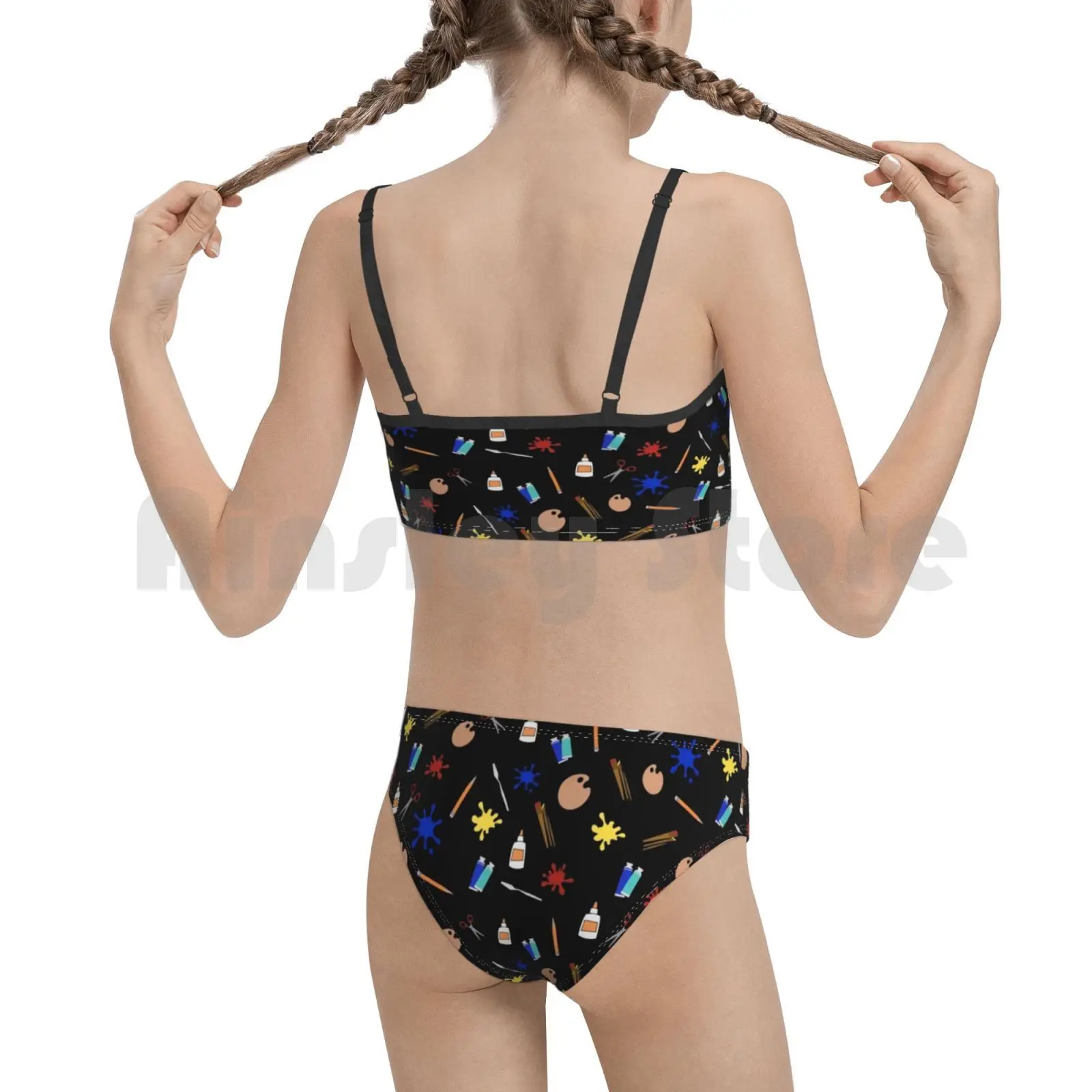 Художественные принадлежности для учеников в горошек школы с темно-синим фоном