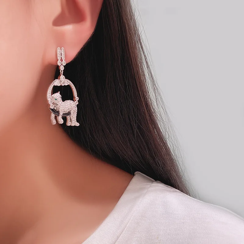 

Black spot leopard earring animal earring 925 silver needle Bucklo earring full of diamond cold agitation