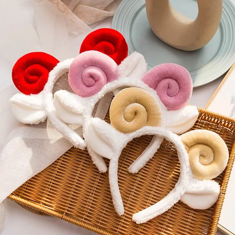 Повязка на голову женская из мягкого флиса с овечьими ушками |