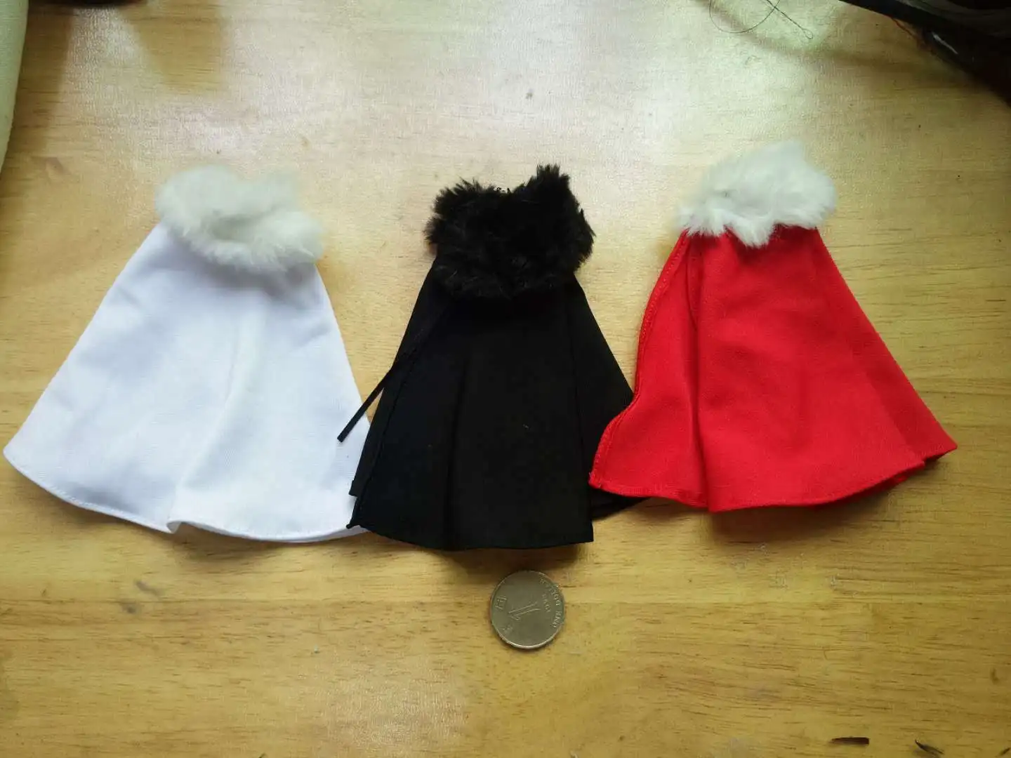 

[only cape][11cm length]1:12 white short Cape Cloak With Fur collar For 6" Body