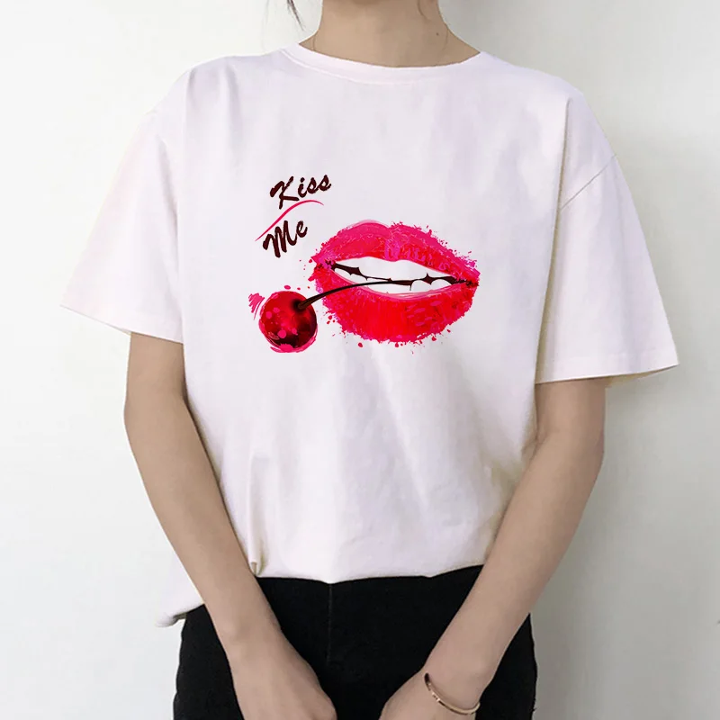 Женская летняя футболка с коротким рукавом белая графическим принтом Kiss Me модная