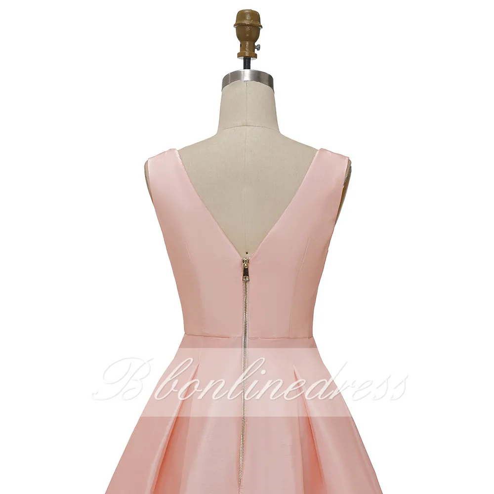Розовое атласное платье для выпускного вечера вечернее короткое без рукавов с