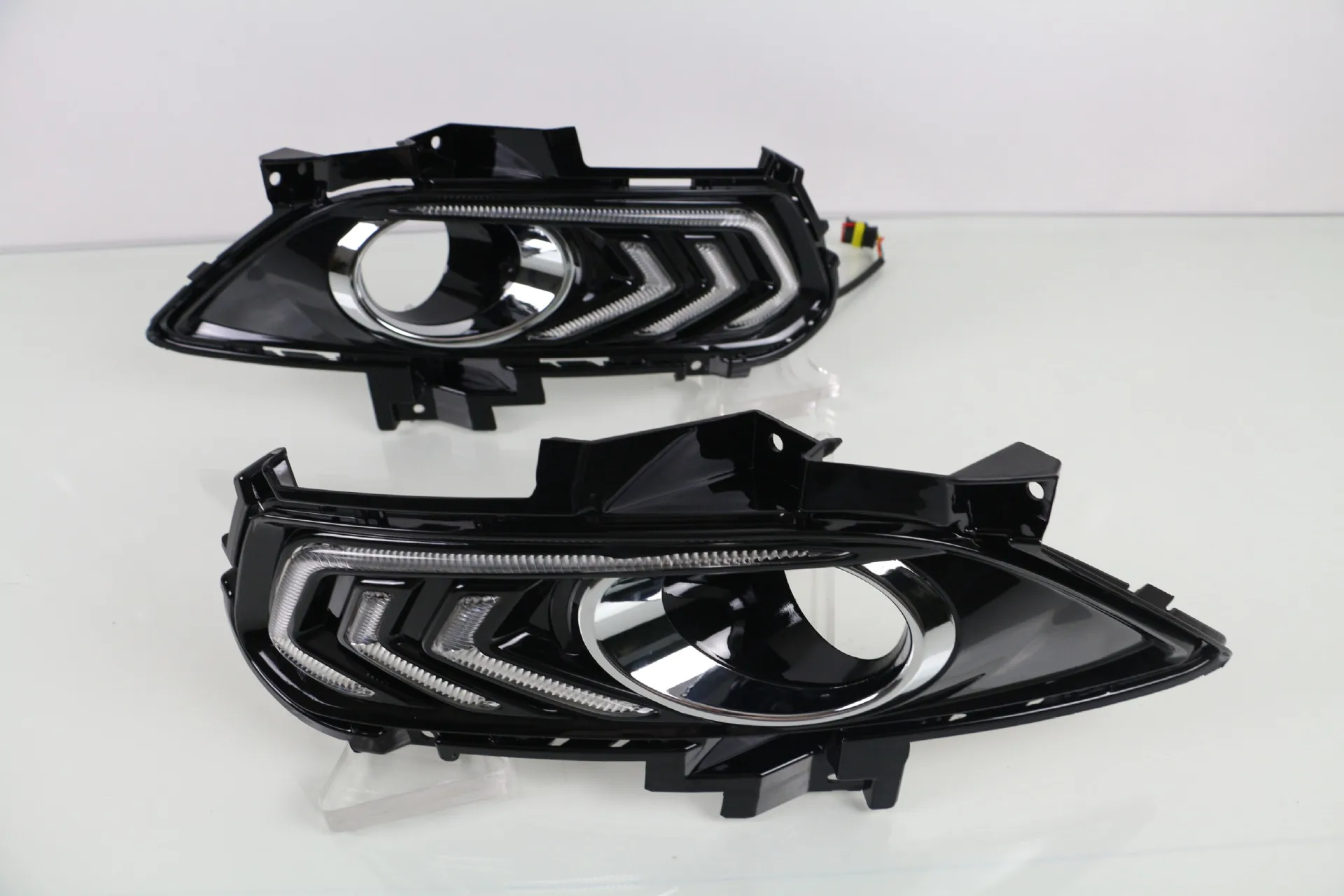 

For 13-16 Ford Mondeo LED daytime running lights Mondeo Mustang LED daytime running lights