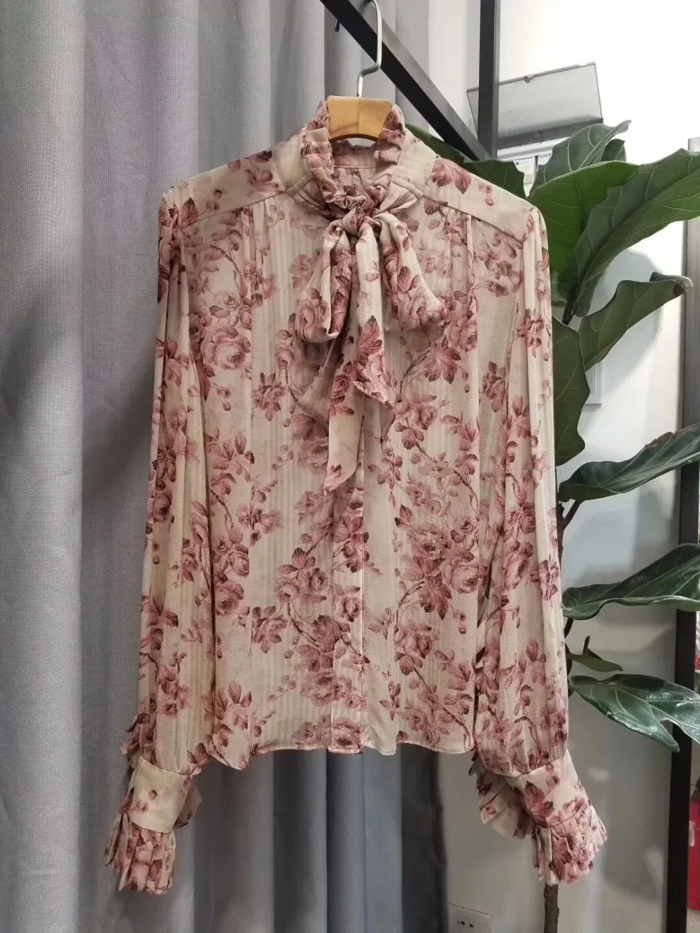 Женская открытая блузка с длинным рукавом и цветочным принтом | одежда