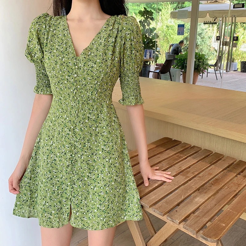 Женское мини-платье с коротким рукавом-фонариком и пуговицами весна-лето 2020 |