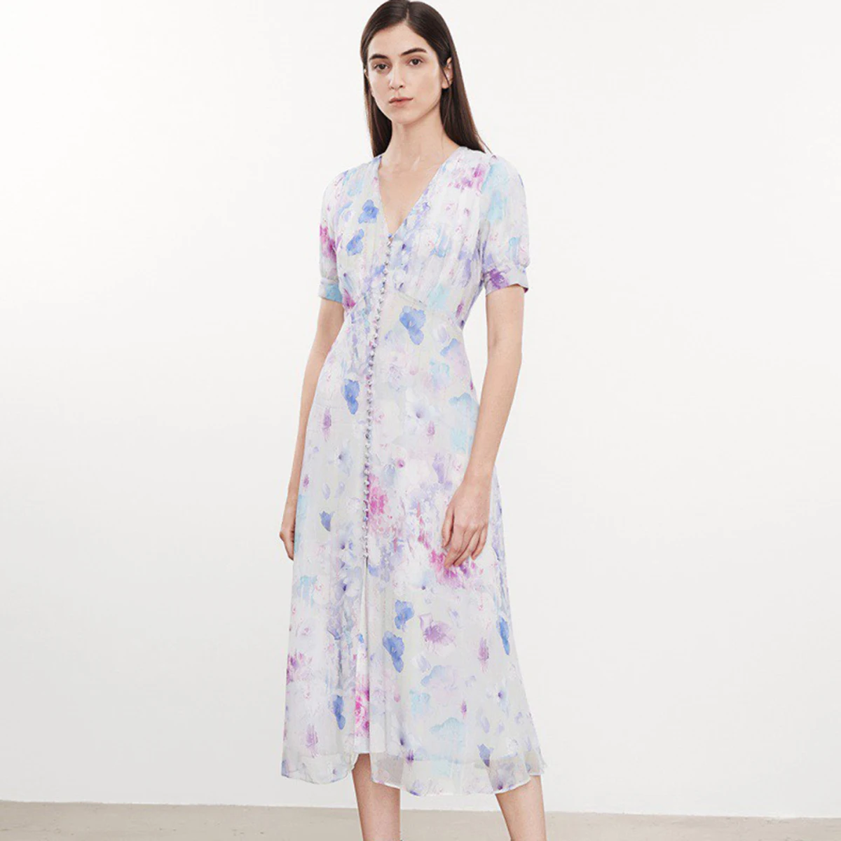 

Женское длинное платье на пуговицах, повседневное винтажное элегантное платье миди с цветочным принтом, коротким рукавом и V-образным вырез...