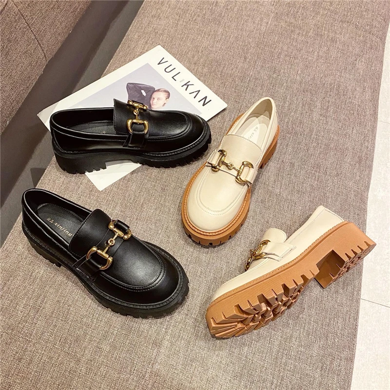 

Platform Loafers Women 2021 Luxury Designer Leather Slip On Casual Flats Metal Black Chain Round Toe Shallow Shoes Female Beige