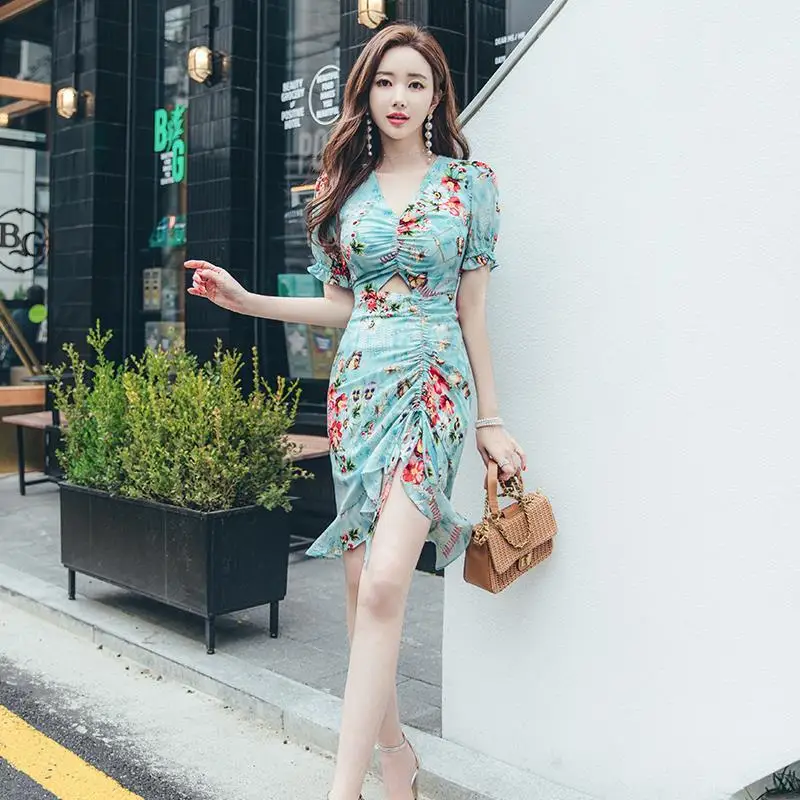 

2021 Summer New V-neck Chiffon Floral Care Machine Dress Shows Thin Sexy Temperament