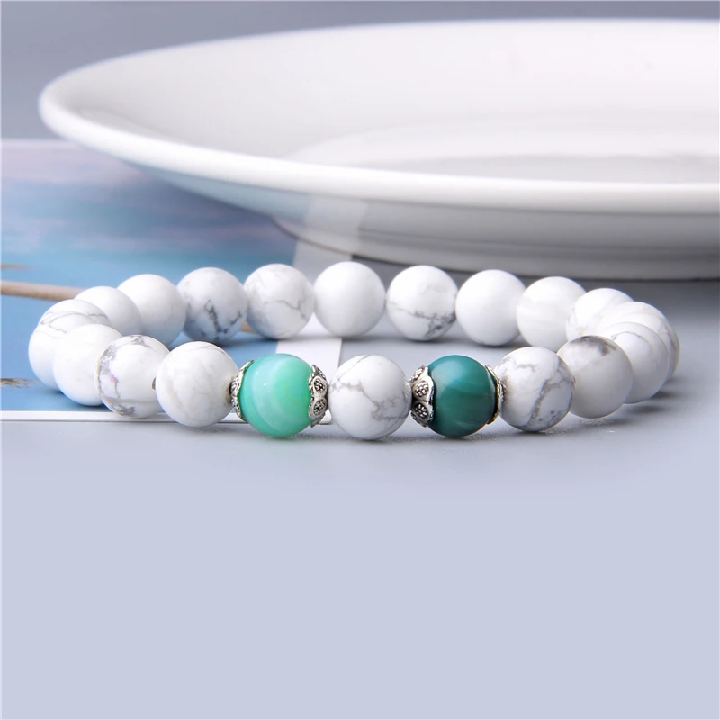 Женский браслет с подвесками натуральный белый бирюзовый бусинами Howlite Модный