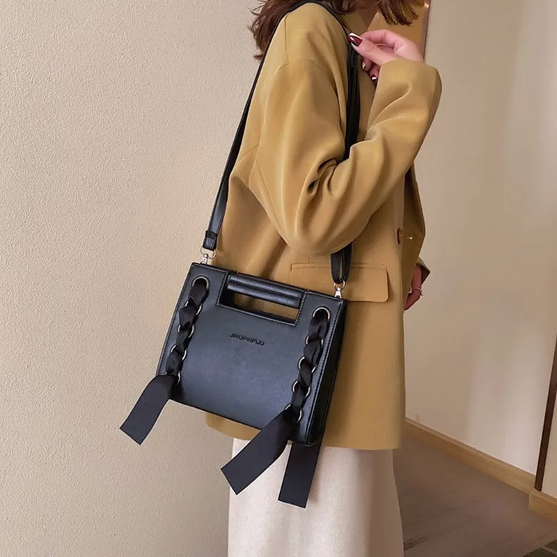 

Fashion Ribbons Handbag Bag Women's All-match Shoulder Crossbody Bag Retro Chain Square Sling Bag Rivet Bag