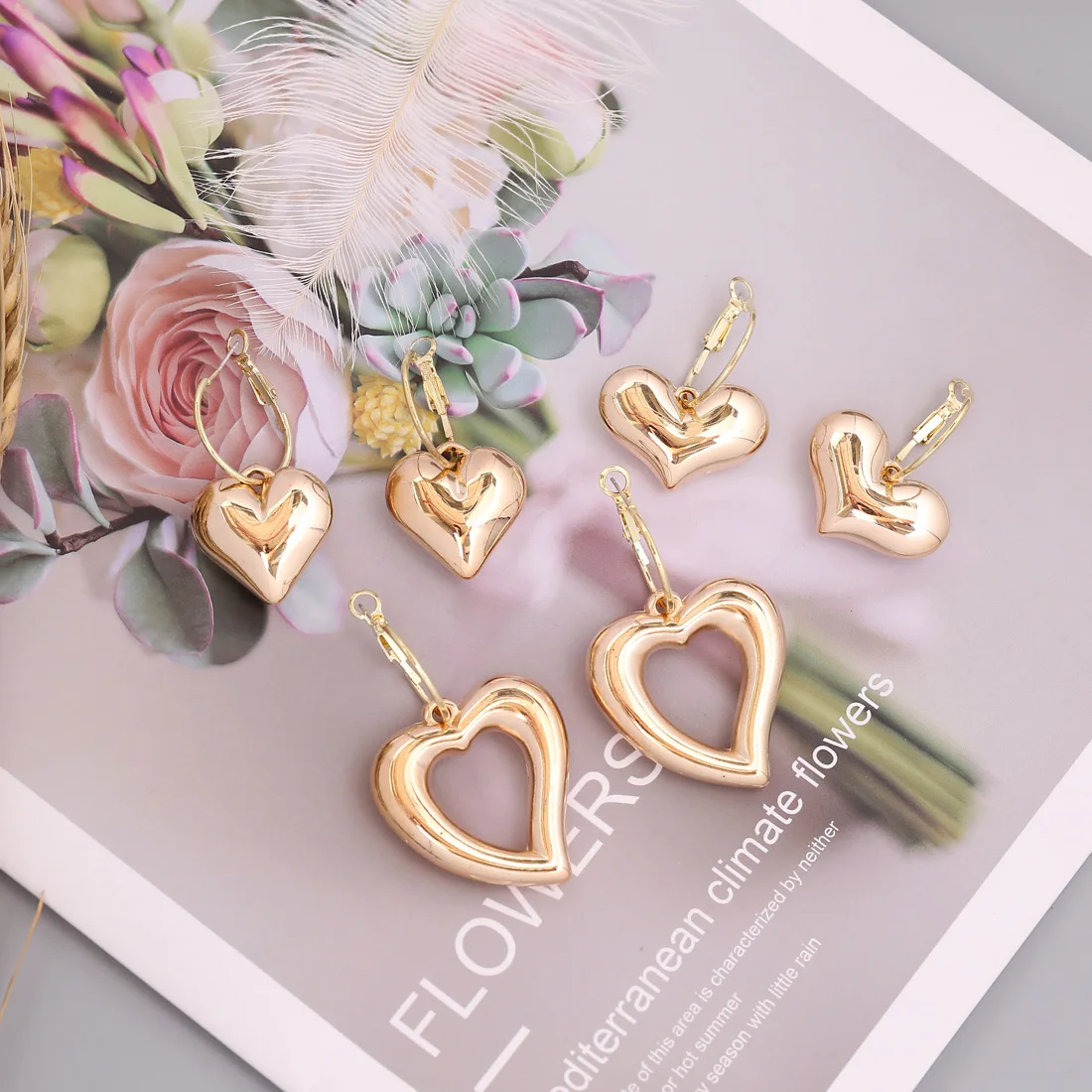 

ins Personality Romantic And Charming Golden Peach Heart Earrings Women's Love Ear Studs Valentine's Day Heart-Shaped Jewelry