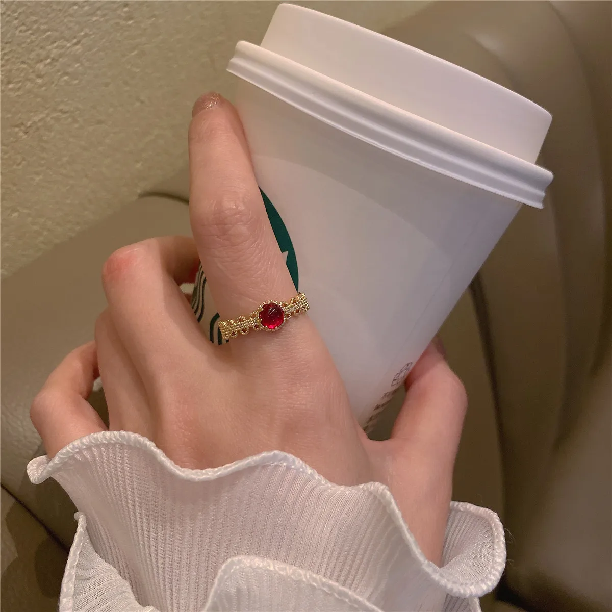 

Ladies Boutique Red Crystal Ring Fashion High-end Ladies Inlaid Gemstone Crown Ring