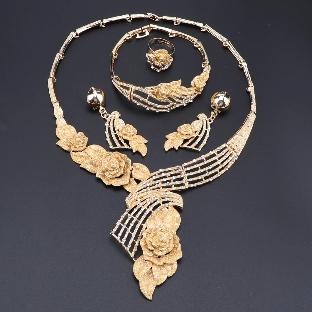 

Оригинальный дизайнерский набор из колье и серёг в античном стиле золотого цвета
