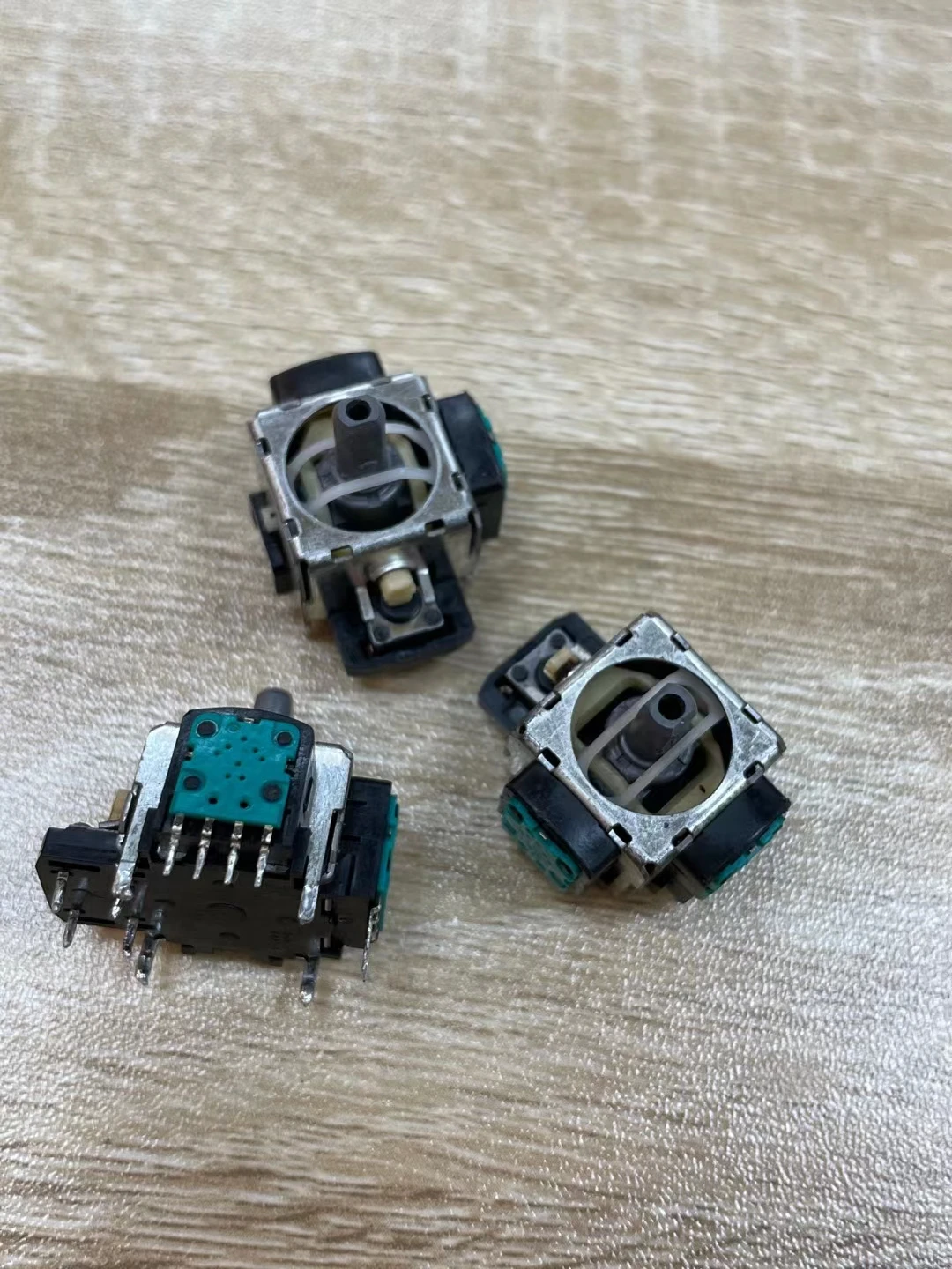 

50 шт в наборе оригинальная б/у 3D аналогового стика Сенсор 4pin для PS3 датчик джойстика Сенсор модуль 3d аналоговые 4pin для PS3 контроллер