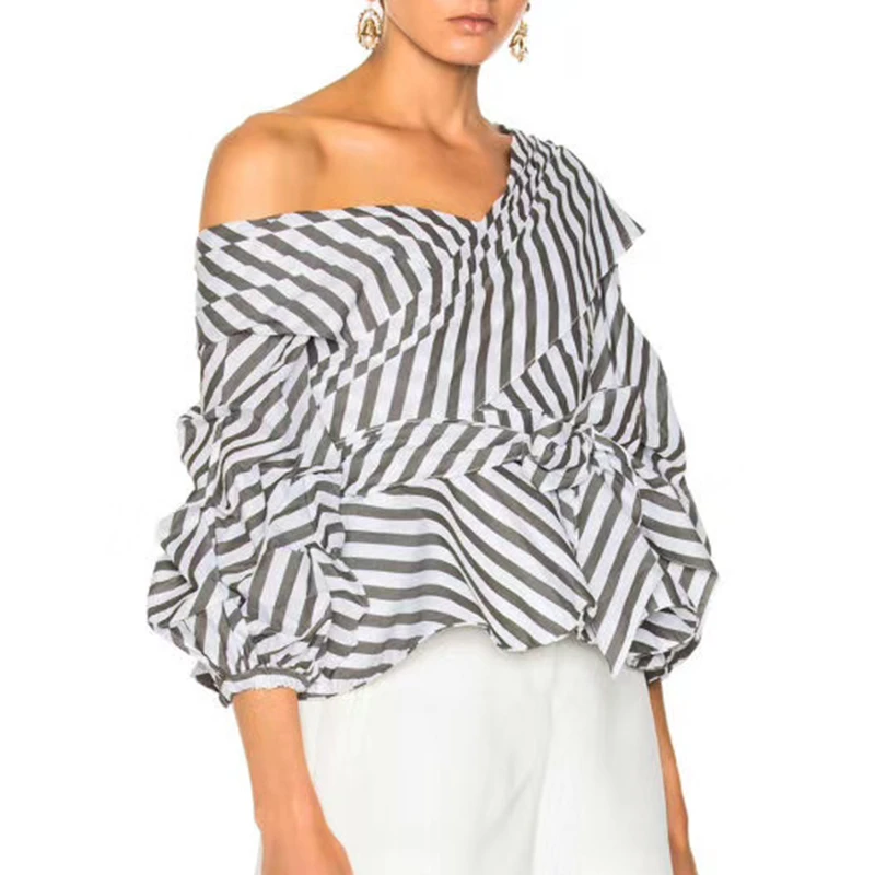 Женская Асимметричная блузка TWOTWINSTYLE белая в полоску с длинными рукавами