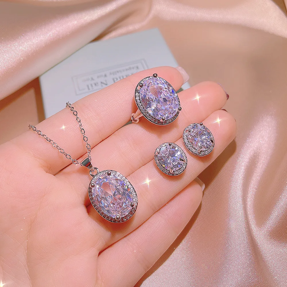 

Комплект из колье, серёг и кольца, из серебра 925 пробы