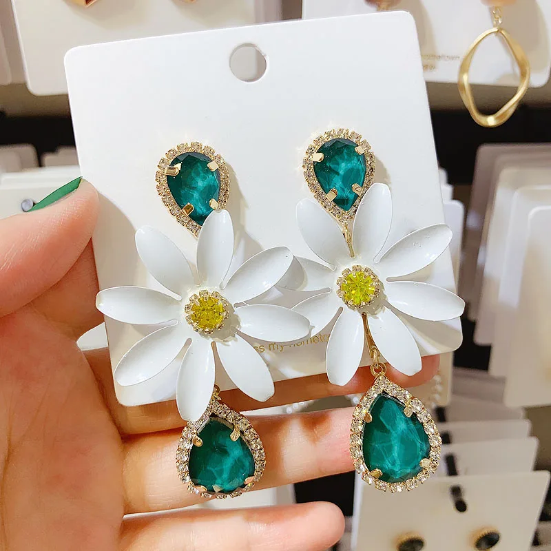 

New Fashion Daisy Flower Charm Earrings for Women Big Crystal Earrings Hanging Wedding Party Statement Earings Mori Girl Jewelry