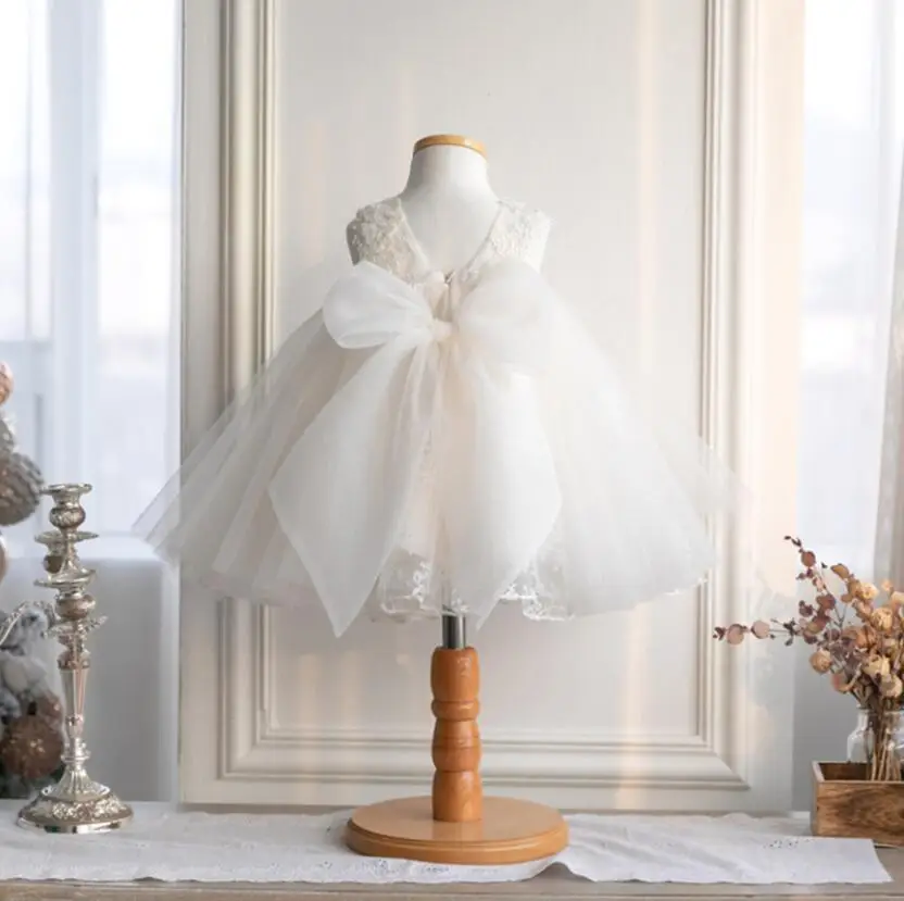 Белое кружевное платье с бантом для маленьких девочек на первый День рождения