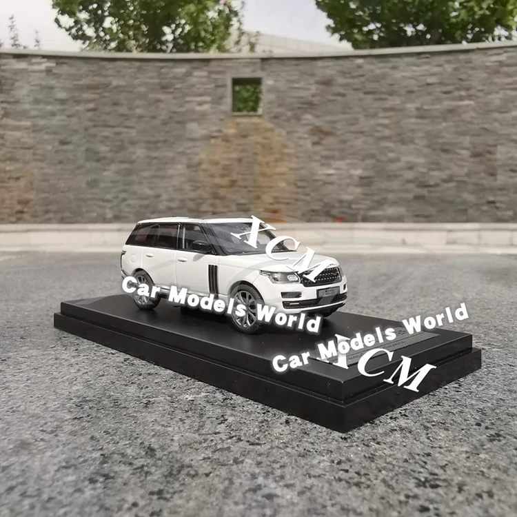 Литая под давлением модель автомобиля для ЖК-моделей 1: 64(белый)+ маленький подарок