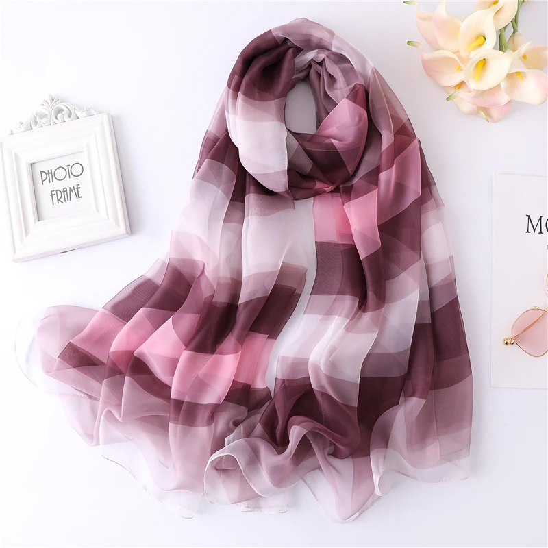 

Hot 2021 Zomer Zijden Sjaal Voor Vrouwen Gestreepte Print Soft Smooth Sjaals Big Size Lady Pashmina Foulard HijaabsSjaalsBandana