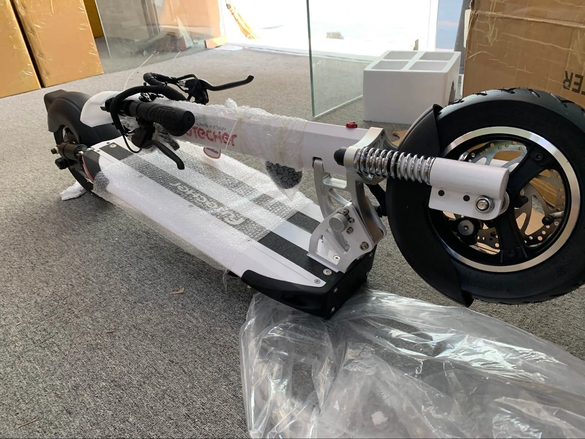 Futecher4 white30AH Futecher 4 Электрический скутер талант дизайн 52 в 1600 Вт 30AH лучшая скорость 50 км/ч двойной дисковый тормоз - Цвет: Futecher4 white30AH