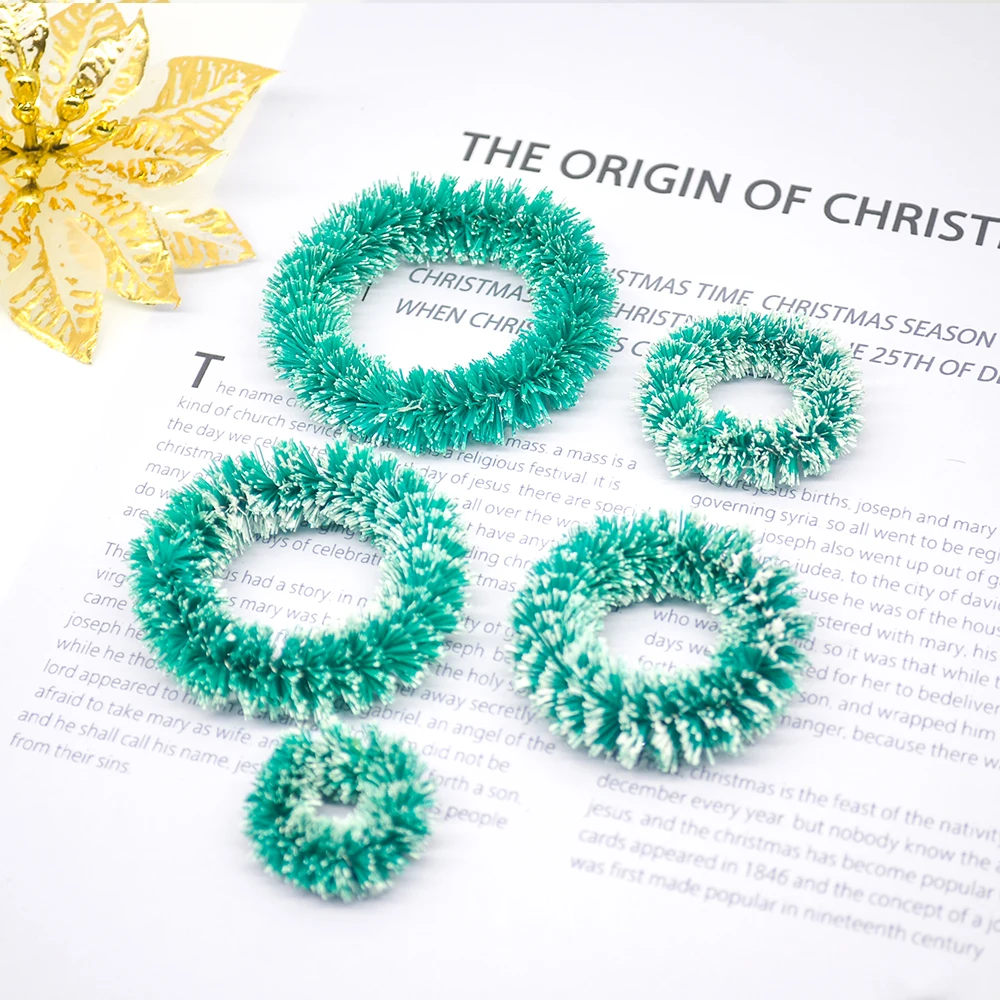 

Nice mini Christmas wreath DIY Christmas decorations with Santa's baubles Christmas wreath door New Year Navidad decoration