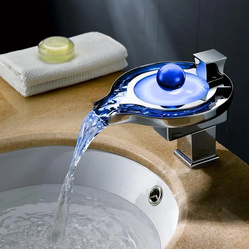 Светодиодный светящийся жемчужный кран Водопад. Хромированная светодиодная