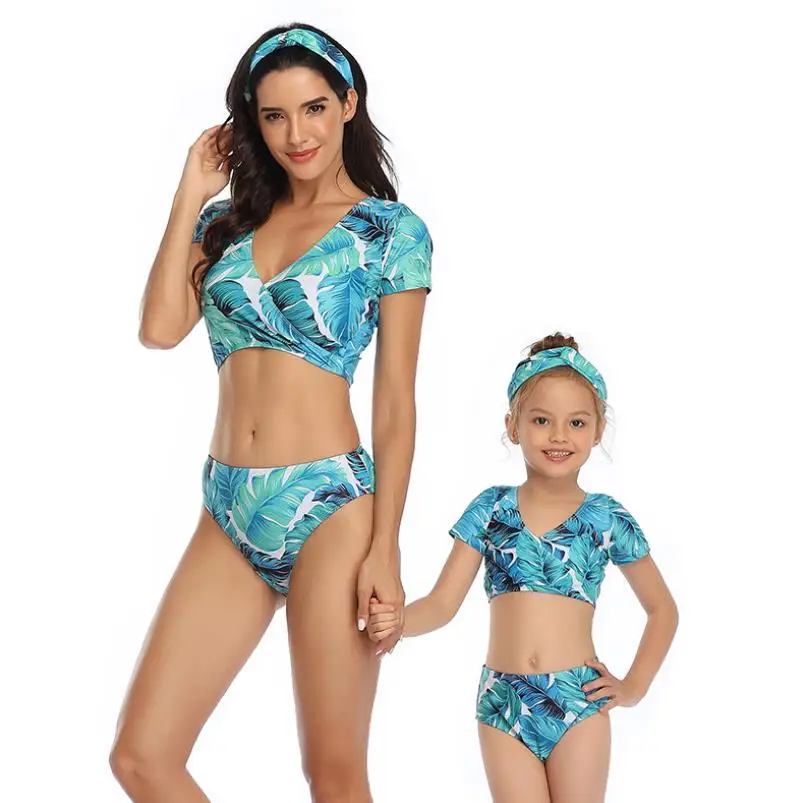 Летние одинаковые комплекты для семьи Купальный костюм мамы и дочки с принтом