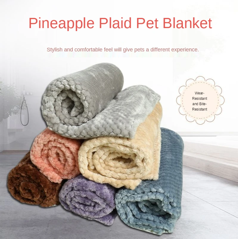 

Four Seasons Universal Pineapple Fleece Pet Blanket Soft Comfortable Warm Sleeping Pad General for Cats and Dogs Pet Supplies