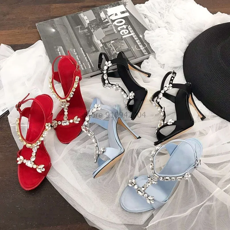 

Босоножки женские на шпильке 10 см, дизайнерские сандалии с шипами и кристаллами, украшенные помпонами, с Т-образным ремешком, на высоком каблуке-шпильке, на лето