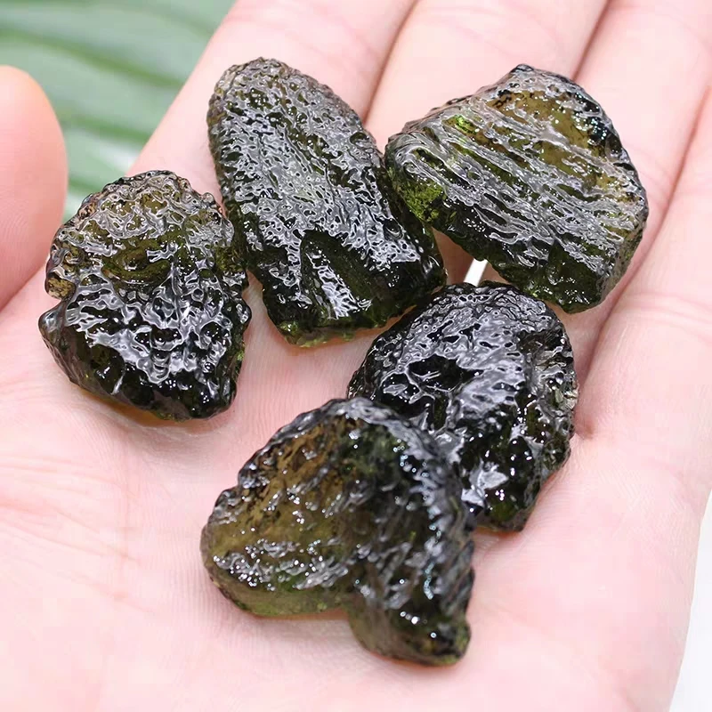 

Hot Sale AAAAA++ Natural Moldavite green aerolites crystal stone pendant energy apotropaic4g-6g/ lot+ free rope Unique Necklace
