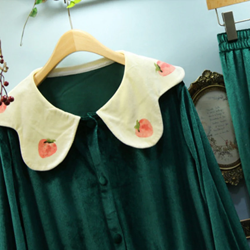 

2PCs Victorian Pajamas Set for Women Winter Velvet Sleepwear Keep Warm Peter Pan Collar Cute Renaissance Clothing Set