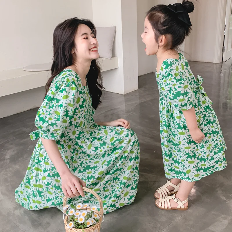 

Mom and daughter fashion daisy short sleeve casual dresses Summer high waist cotton family matching princess dress