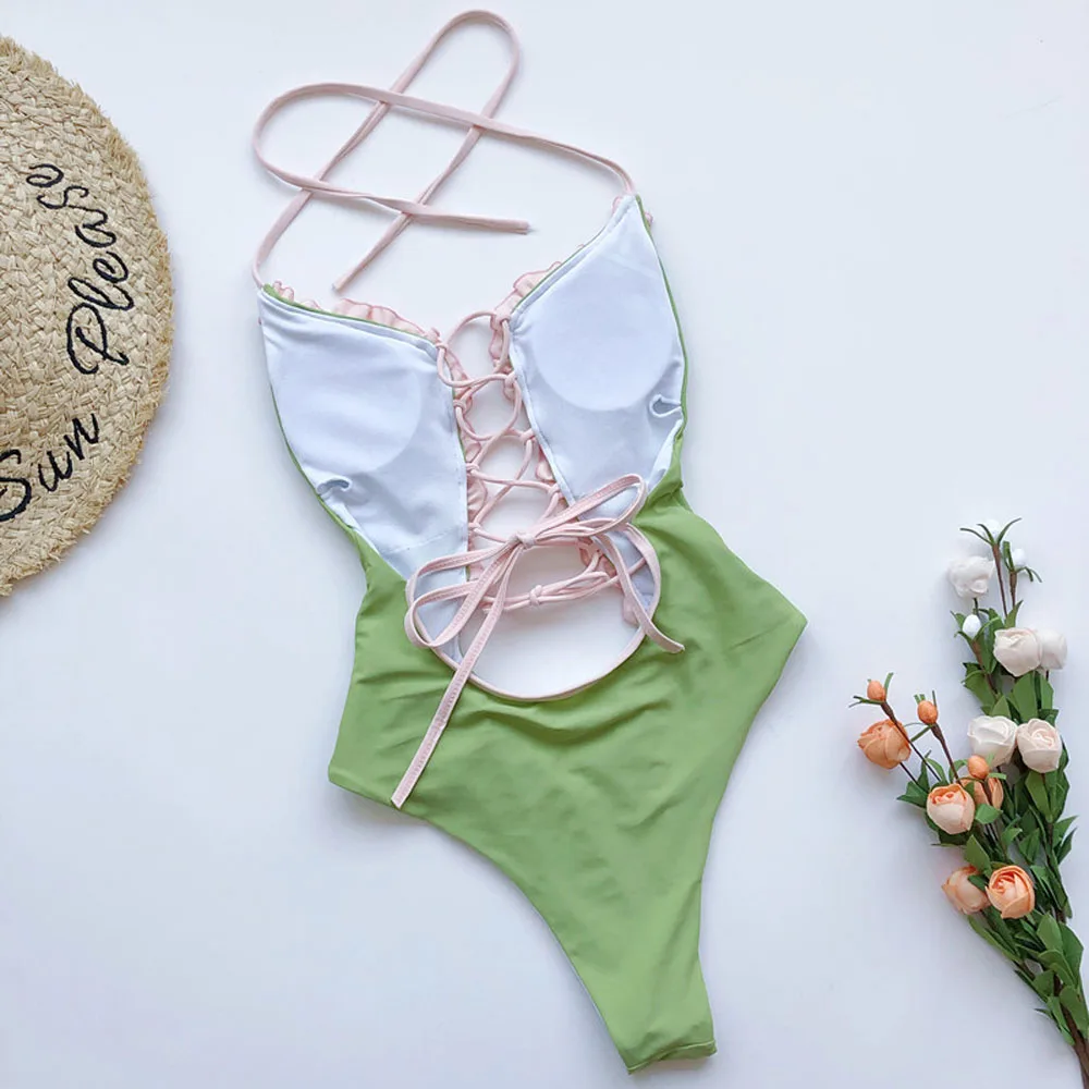 Слитный купальник с оборками и винтажным принтом женский V-образным вырезом