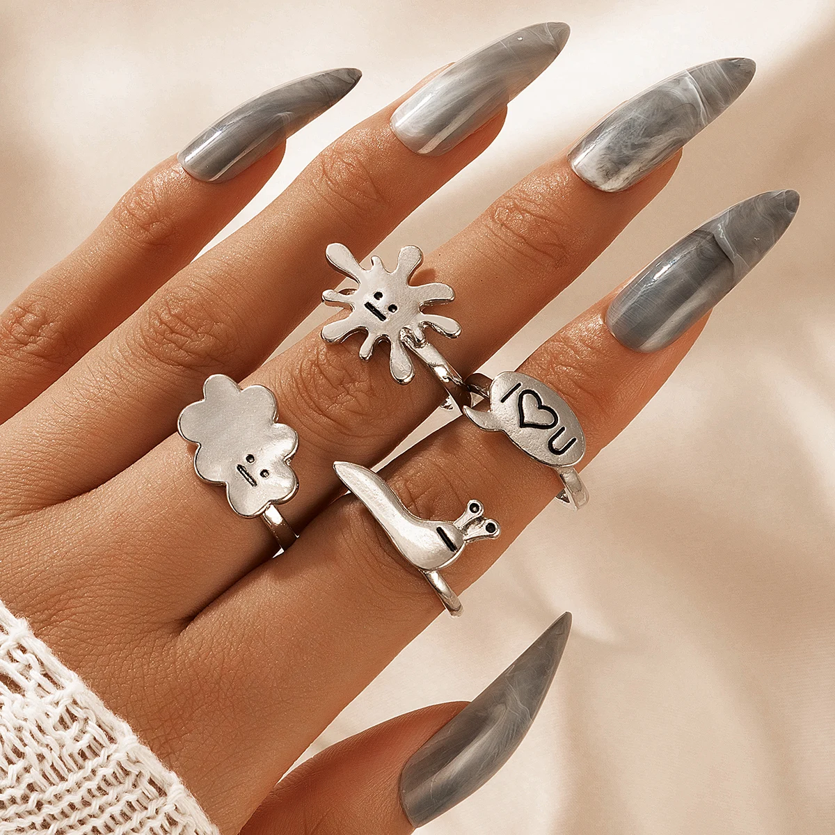 

Docona 4pcs/set INS Cute Snail Cloud Silver Color Rings for Women Girls Smiley Sun Letter Alloy Metal Ring Set Jewelry 19769