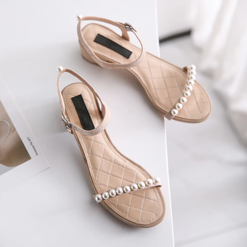 Женские сандалии с ремешком и пряжкой пляжные на толстом среднем каблуке