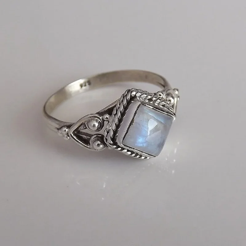 

2023 Trend Fashion Square Moonstone Ancient Silver Ring Women's Rings Bague Femme Women Jewelry Bijoux Bijouterie Female Cute